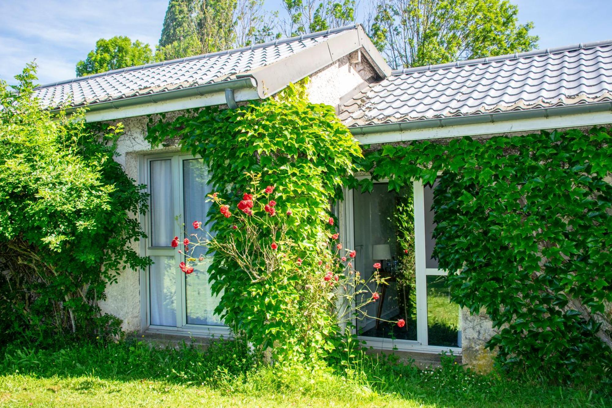 Le Relais Fleuri, Hotel Et Restaurant Logis - Avallon Sauvigny-le-Bois Dış mekan fotoğraf