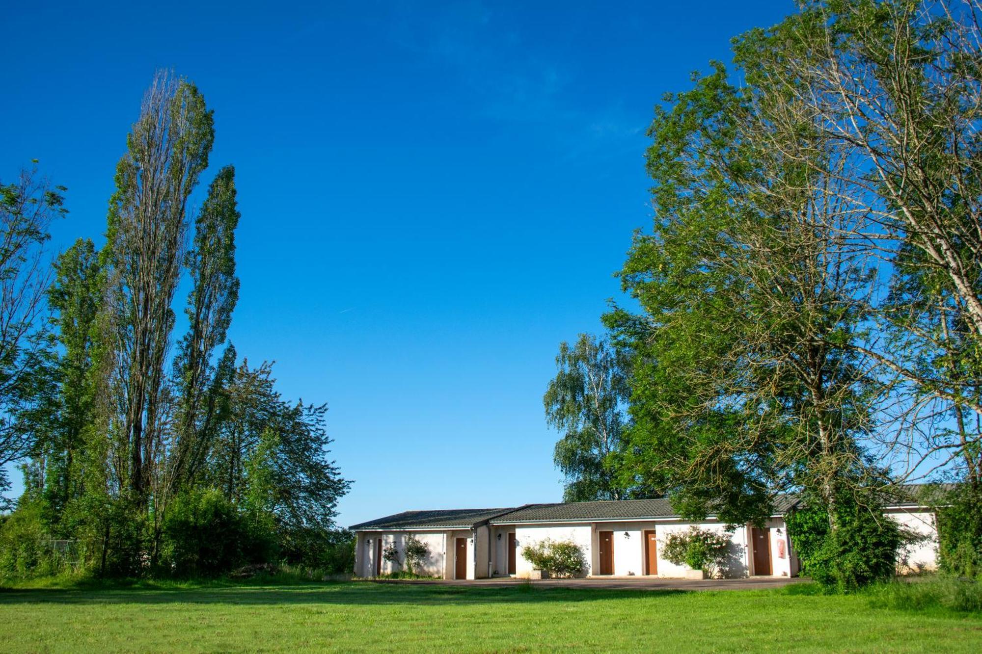 Le Relais Fleuri, Hotel Et Restaurant Logis - Avallon Sauvigny-le-Bois Dış mekan fotoğraf